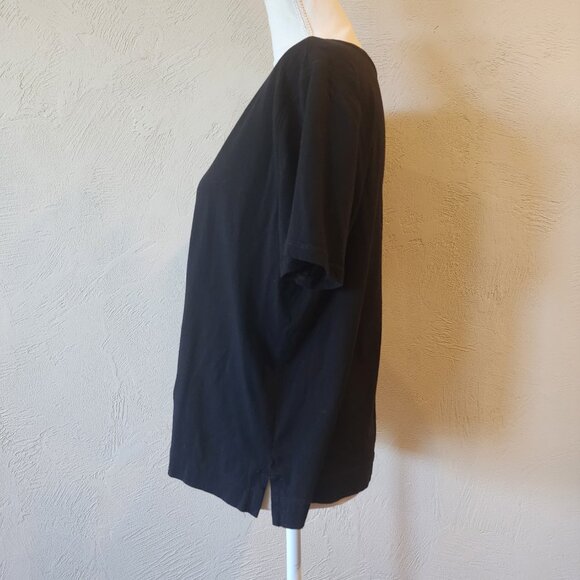 Lou & Grey Basic V-Neck T-Shirt - Picture 5 of 5